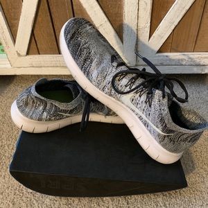 Light Material Nike’s